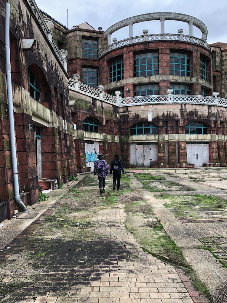 Abandoned Center in Wanli | Explore Taiwan